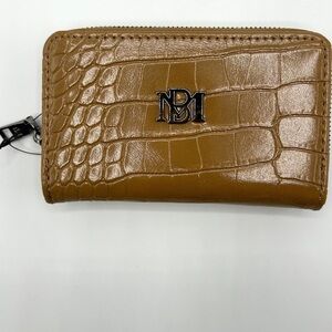 Croc-Embossed 🐊 Tan Badgley Mischka Wallet